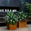 Planter en plein air moderne