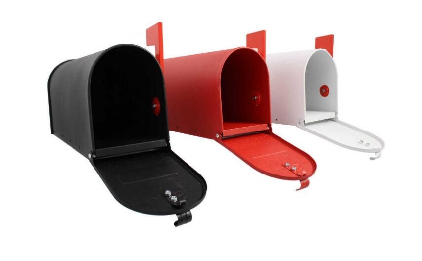 Free-standing home use outdoor mailbox