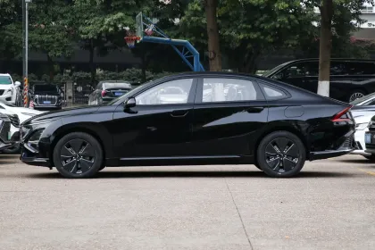Wuling Xingguang Electric Car: 2023 1.5L 150KM Luxury 5 Seater Hybrid EV Sedan
