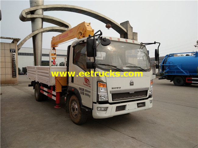 HOWO 4x2 5ton Truck with Cranes