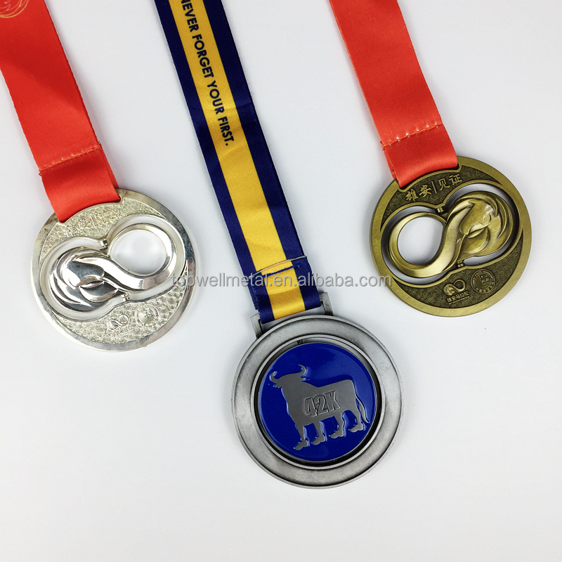 Médaille de course Hollow Running Metal Metal 3D Hollow en alliage zinc