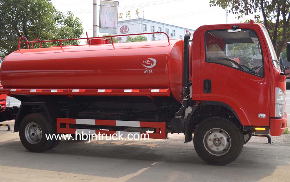 Isuzu bulk oil truck