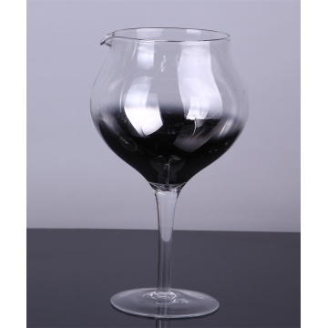 Grand gobelet en verre à vin avec motif différent