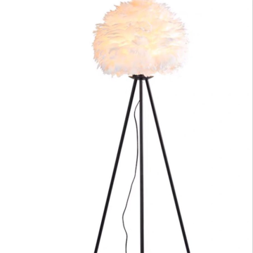 Chinese Traditional Feather Floor Lamp: A Luxury Hotel Décor Piece with Modern Switch