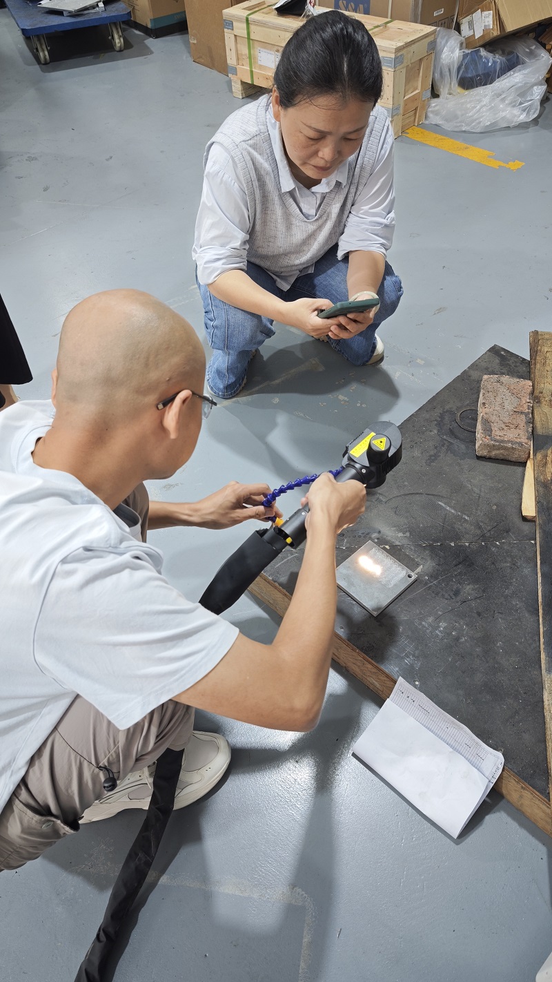 Chuke Intelligent Pulsed Laser Cleaning Equipment Completes Paint Removal and Sample Testing on Galvanized Sheets