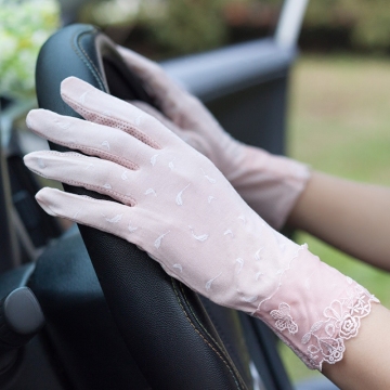 Woman Gloves Natural Stretch Cotton Summer Sunscreen Cotton Gloves Female Thin Anti-UV Short Driving Butterfly Feather FS19-2
