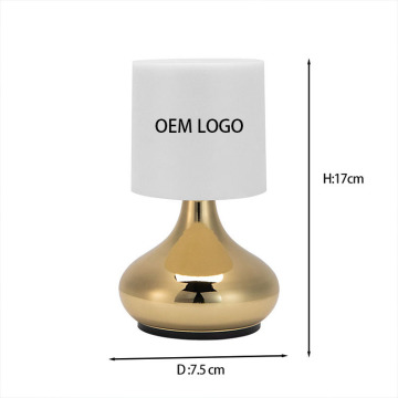 Lampada da tavolo a LED ricaricabile in metallo a cordone nordico con base di ricarica