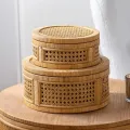 Cesto portaoggetti in rattan intrecciato a mano con coperchio