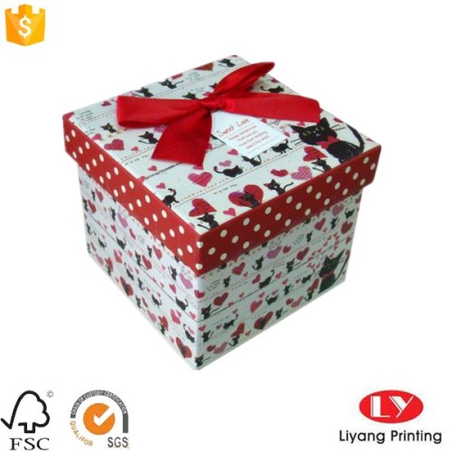 Cardboard ribbon gift packaging box with lid