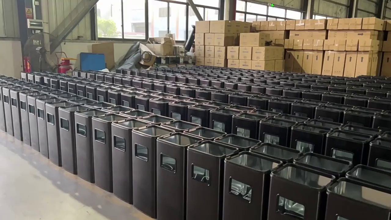 Customized Metal Trash Can with Lid for Office and Hotel