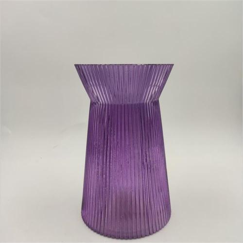 Vase en cristal de verre nervuré violet