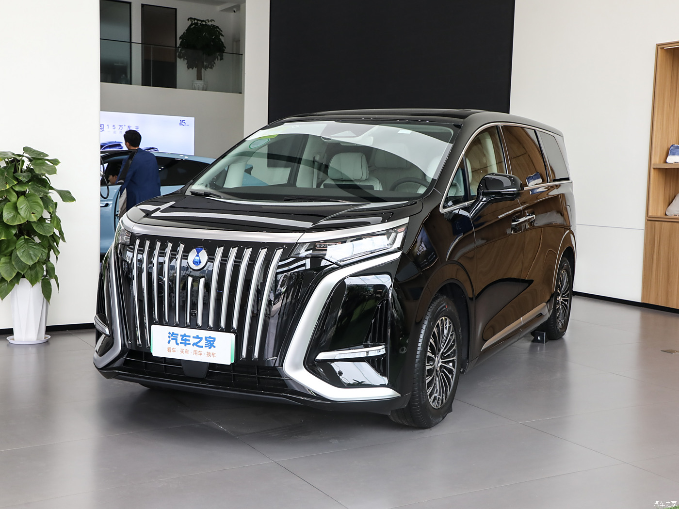 Denza D9 EV范围600公里电动MPV汽车