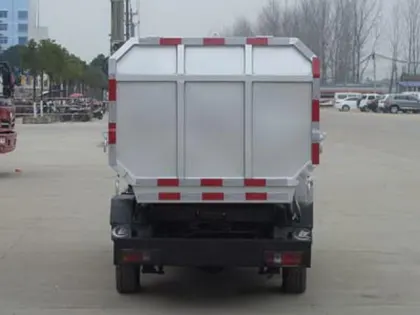 Dongfeng Garbage Truck Can Hang A Barrel
