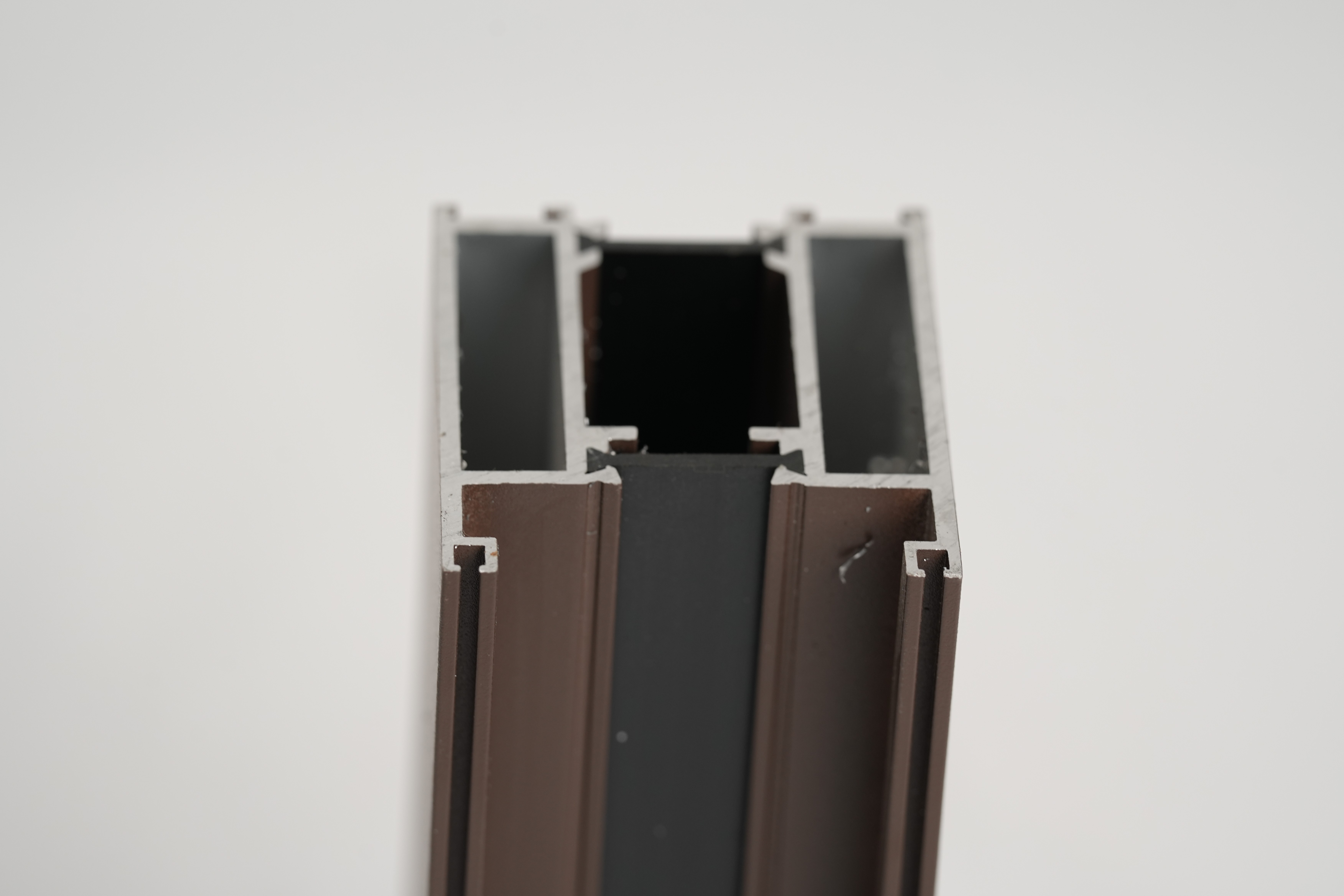Thermal insulation profiles