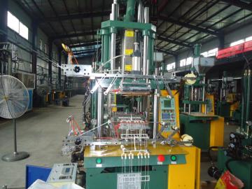 Garment hanging plastic seal injection molding machine