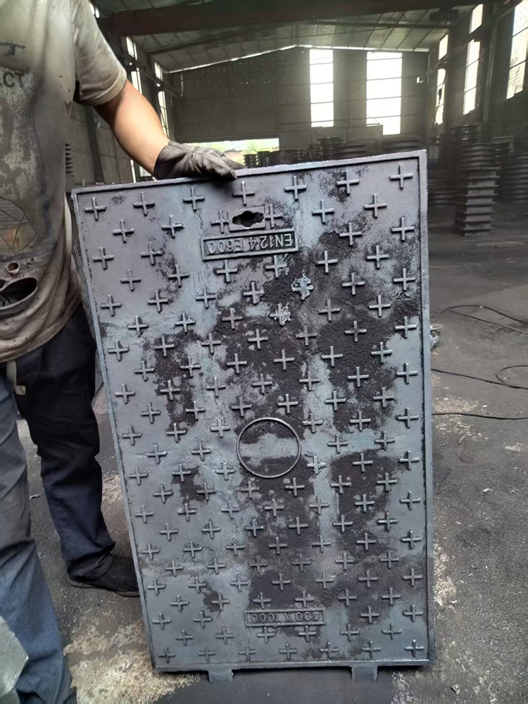E600 rectangle manhole cover