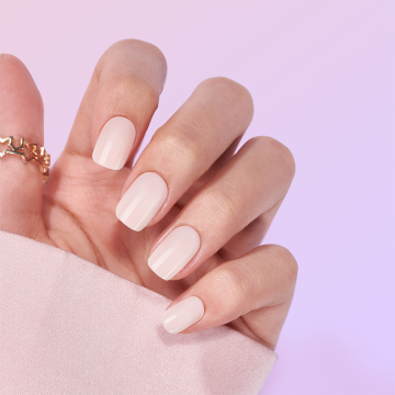 Presiona cuadrada corta delgada y ligera en las uñas
