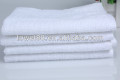 Color sólido teñido bordado diseño toallas de mano de lujo