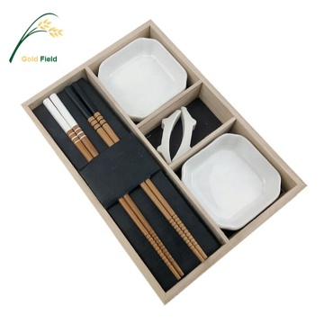 Kotak kayu kustom set sushi - 2 pasang sumpit bambu dengan pemegang, hidangan saus keramik, hadiah peralatan makan untuk 2