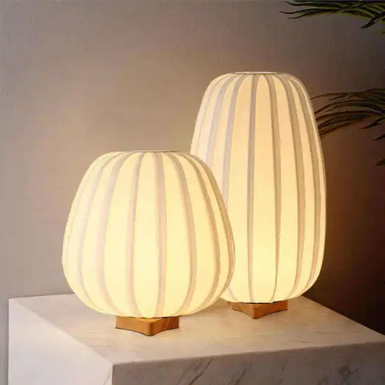 Modern Solid Wood Decorative Table Lamp with Fabric Lampshade: An Eye-Protective Bedside Lighting Solution for Bedrooms and Hotels
