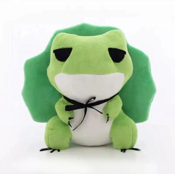 Mainan katak perjalanan di sekitar mainan mewah dengan topi