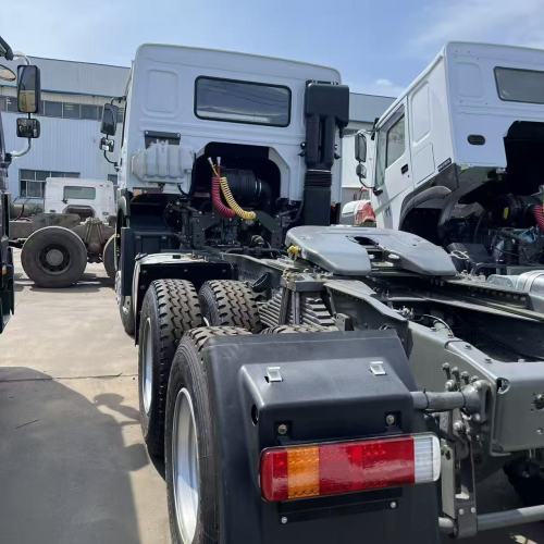 Caminhão trator HOWO 6X4