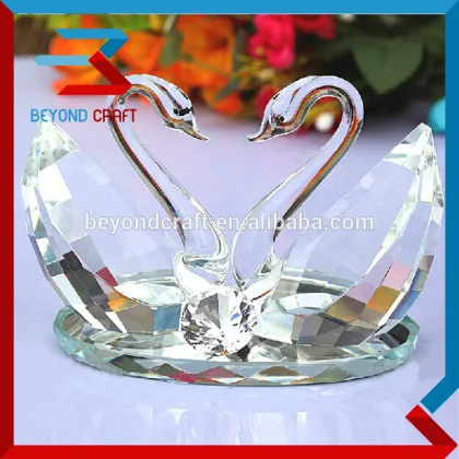 Elegant crystal swans for wedding gifts