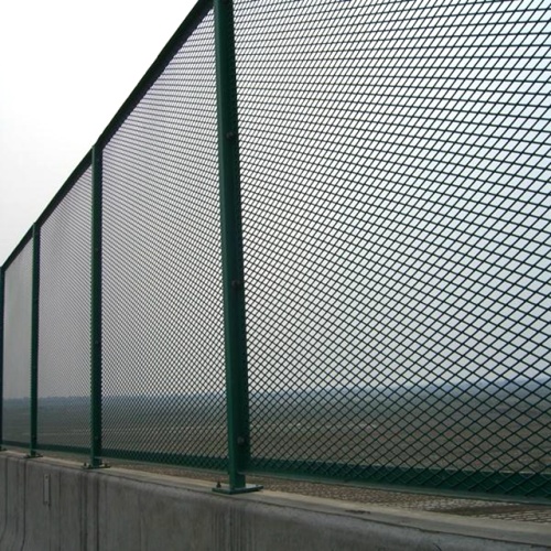 Diamond-shaped welded anti-throwing mesh fence