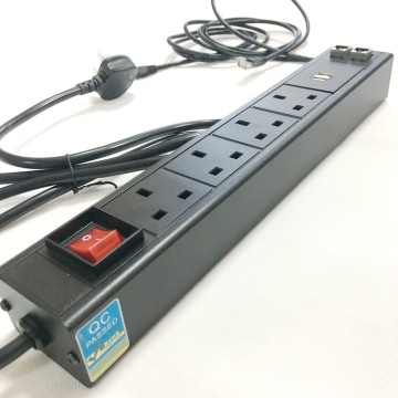 OEM PDU UK Socket Pasek z odpornością na wysoką temperaturę i ognioodporcie sprzętu do dystrybucji energii z zasilaniem USB