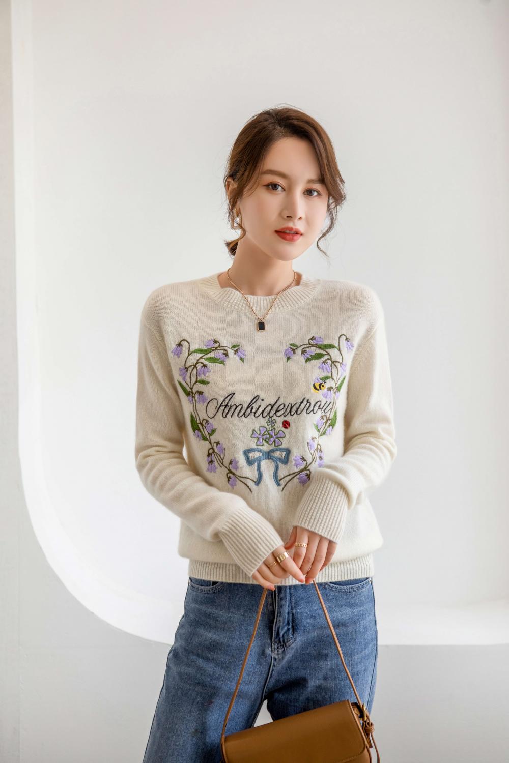 Fashion women's high quality embroidered cashmere sweaters