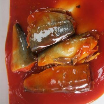 缶詰のサバ魚のトマト