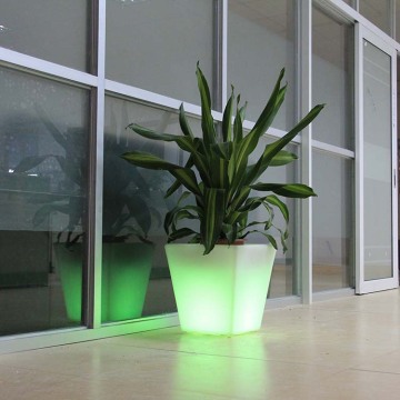 Jardinera LED para decorar jardines