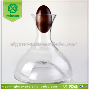 Round novelty glass wine decanter with egg shape wooden stopper