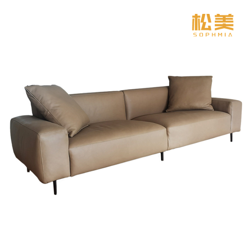 Современный тонкий кожаный диван с металлическими ножками и подушками