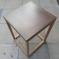 Leicht eleganter minimalistischer Beton -Beistelltisch