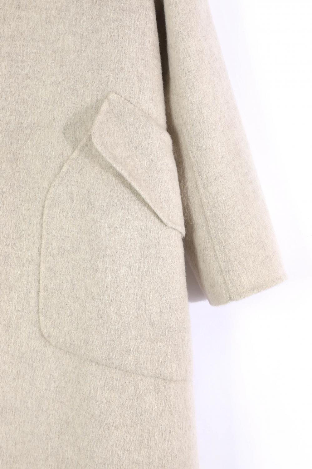 スーツの襟付きの長いウールジャケット