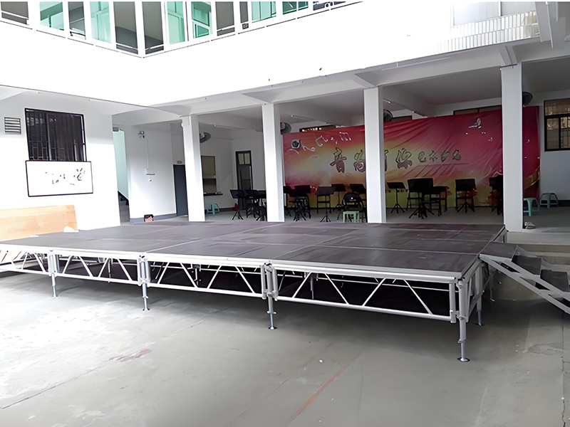 Quick assembly demountable stage