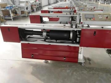 Butyl sealant applicator