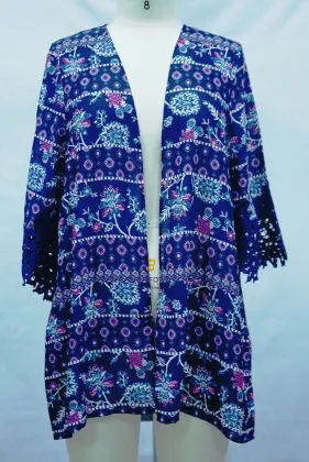 Women's casual coat with lace in sleeve open