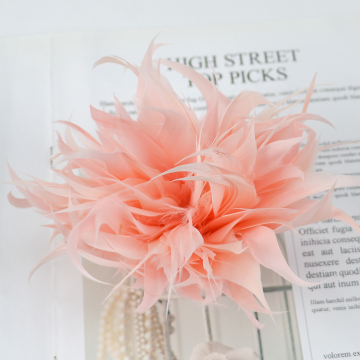 Vintage Floral Goose Feather Brooch: A Luxurious Women's Accessory for Hats, Hair, and Lapels