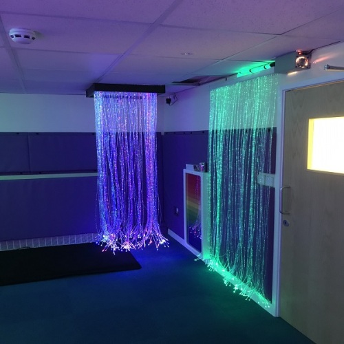 Iluminación sensorial del dormitorio para niños