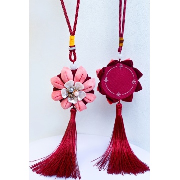 Pingente pendurado com borla de lótus Mei Yi Arts "Ping An Xi Le"