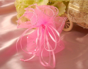 Pesta organza yang disesuaikan dengan gaya kasual