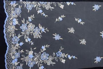 Fashion Design Polyester Embroidered Mesh Fabric for Cloth