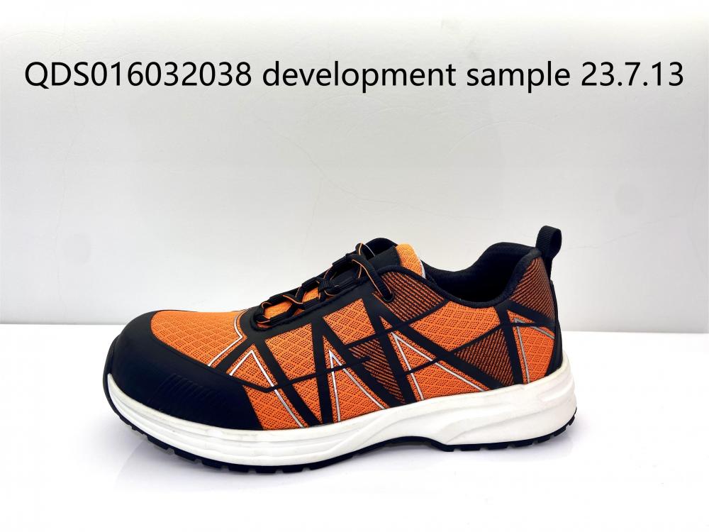 Stylish men's safety shoes