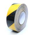 Противоскользящая зернистая лента с желто-черным узором