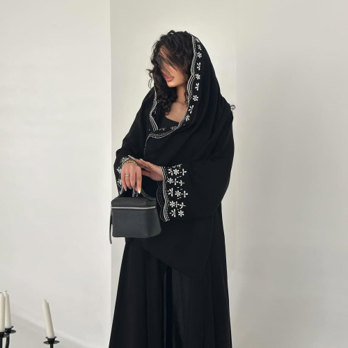 ست حجاب عبایی مشکی با گلدوزی سفید