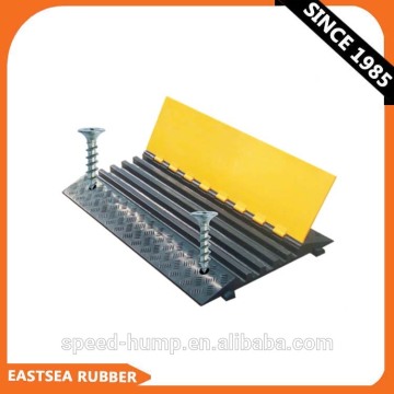 Manufacture China Dual Rubber & PVC Fixable Road 5 Cable Channel