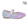 Sapatos brilhantes para crianças com design fofo