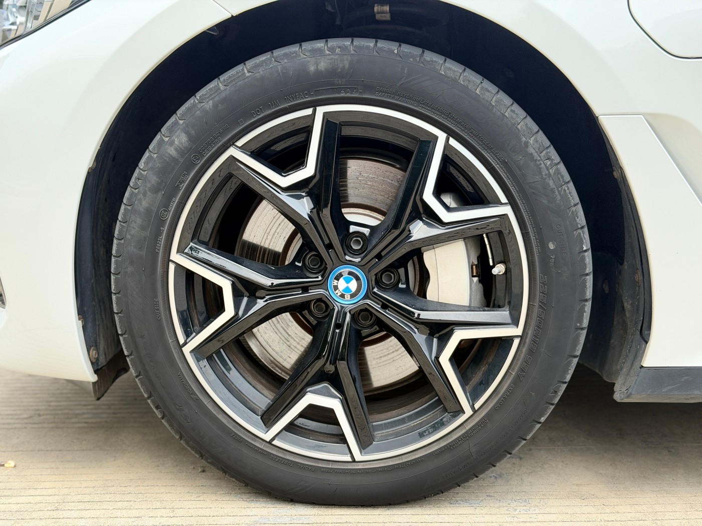 BMW i3 (2023 Model) eDrive40L Night Package